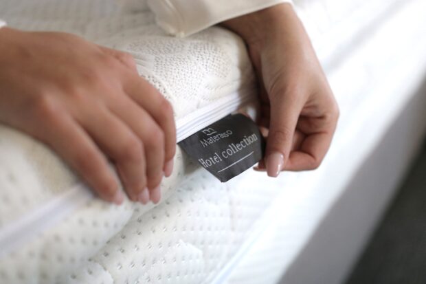 Odpinany pokrowiec Silver na materacu hotelowym Materasso Hotel Collection
